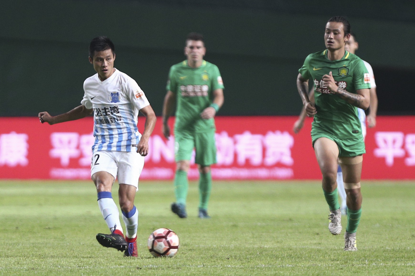 关于武汉光谷坚韧守护，前行亚冠大道渐行渐远！的信息
