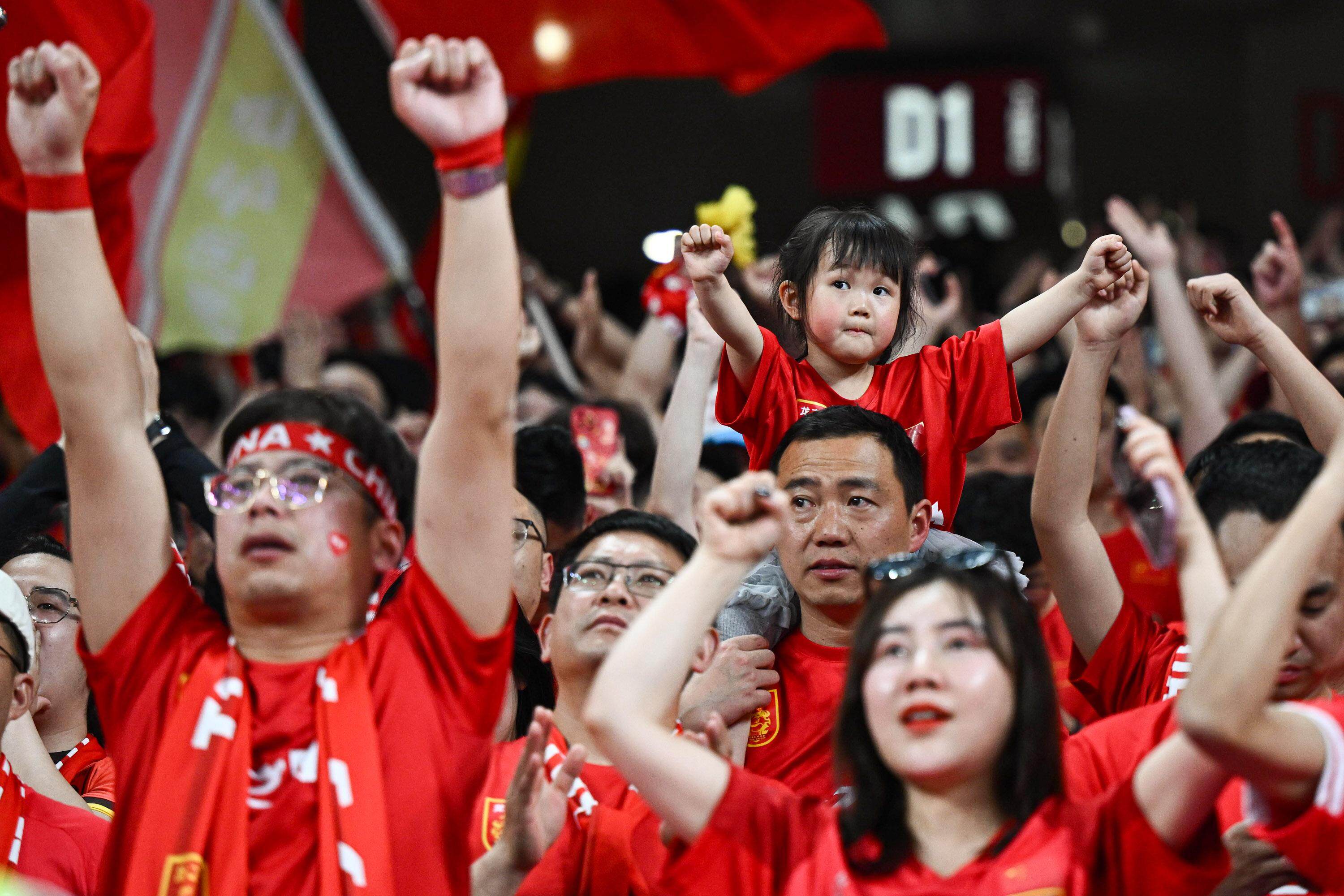 关于队员表现亮眼，实力得到认可，赛场氛围激动人心的信息