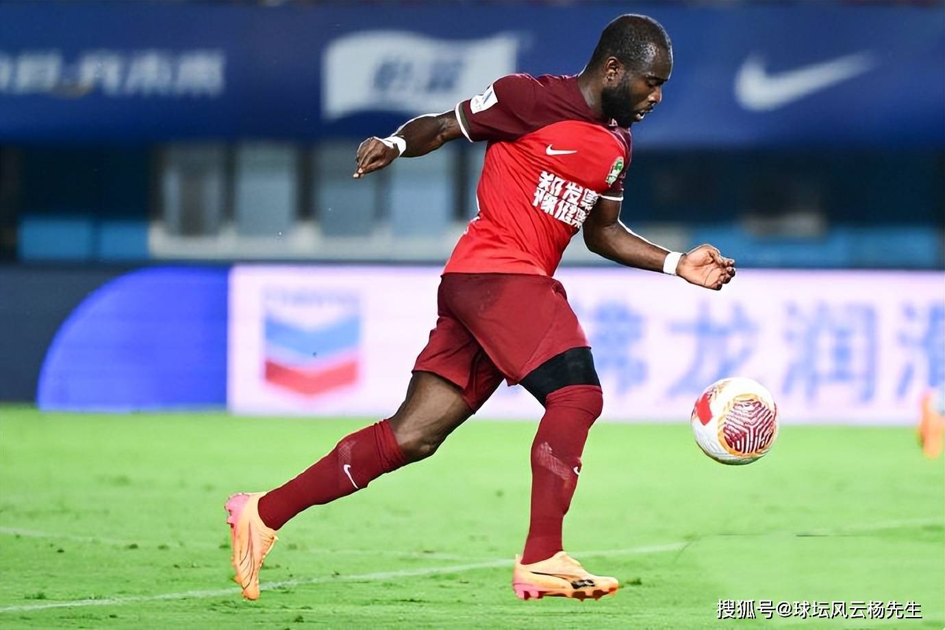  胡金秋赛后谦逊发言登热搜，休斯顿火箭爆冷北京国安引发热议